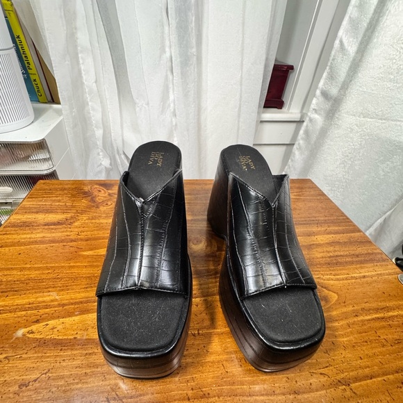 Black Platform Slide Sandals - Picture 2 of 7